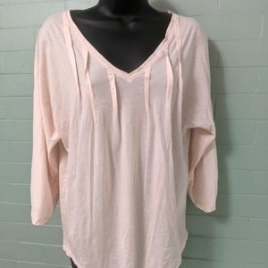 Sundance lightweight soft pink v neck 3/4 sleeve tee